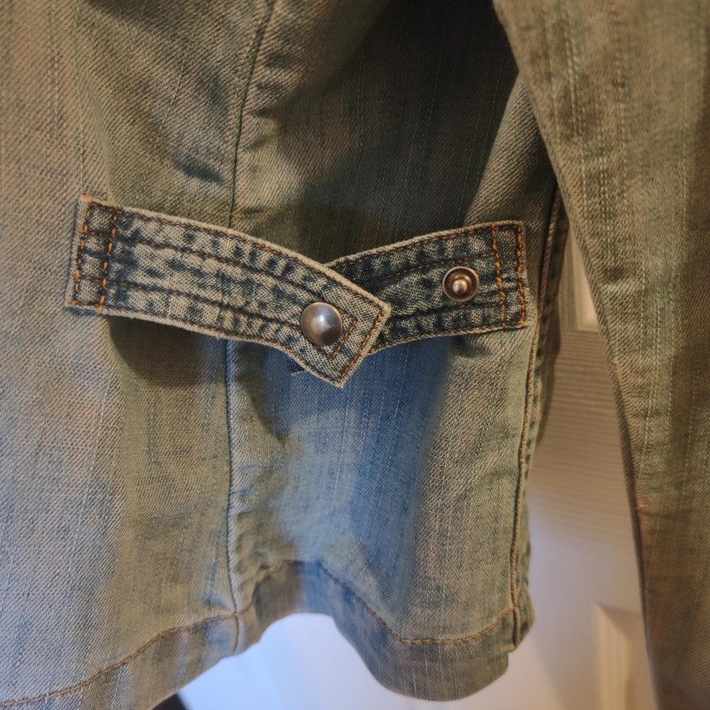 Cropped Denim Trucker Jacket - Washed Denim Blue  - Women's Size XL - XXL - Picture 9 of 12